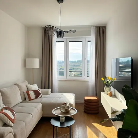 Alegria - Free Garage Parking Apartment *